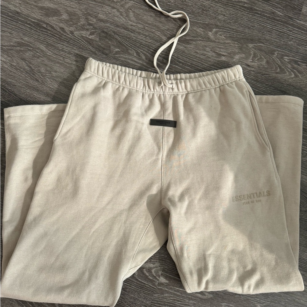Men’s Essentials Jogger in Large